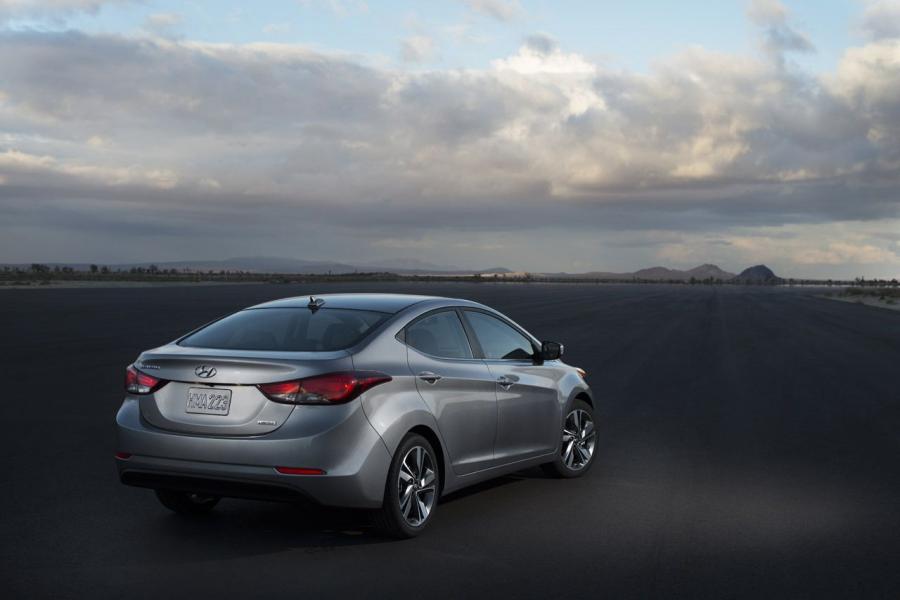  Hyundai Elantra 2014 года  (фото 16 из 39)